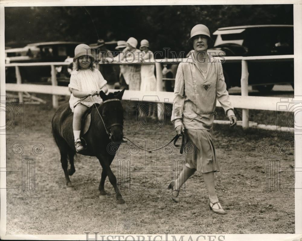 1929 Press Photo Mrs. W. West &amp; Daughter Madelaine on Lady Wissie at Horse Show - Historic Images