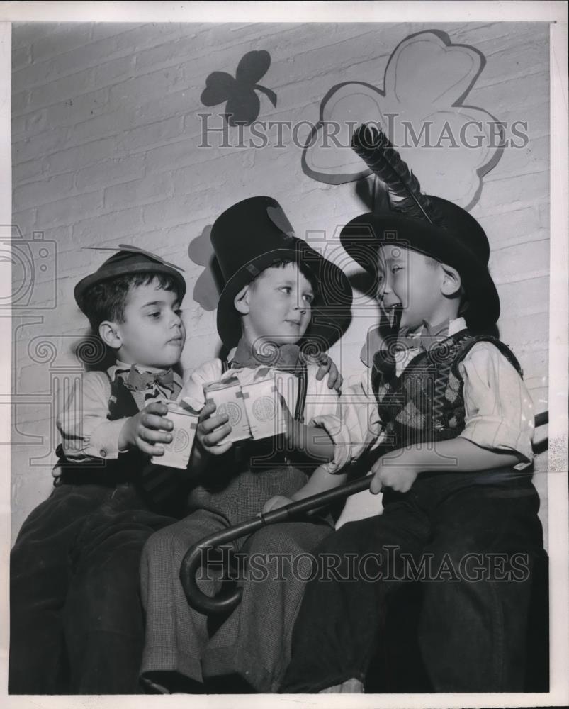 1953 Press Photo Robert Chiarello Teddy Foucault Ta-Mei Li - Historic Images