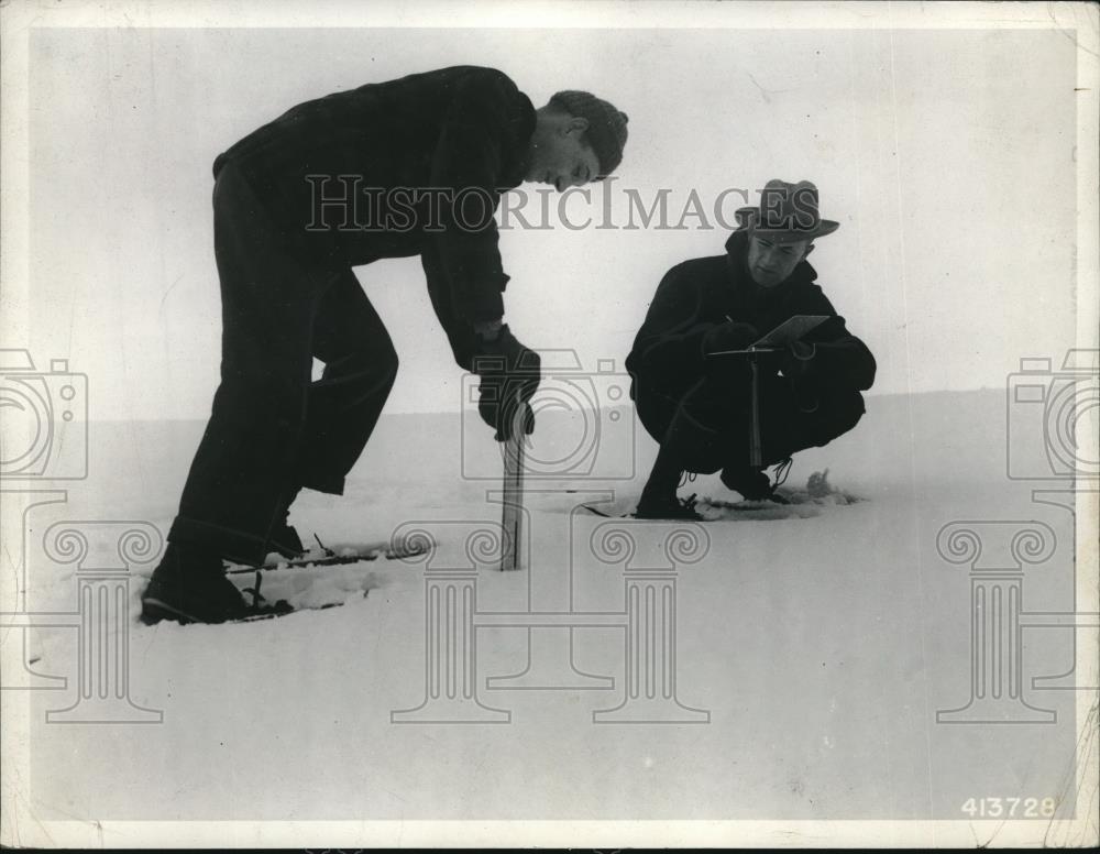 1943 Press Photo Snow Surveyors - Historic Images