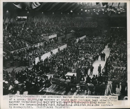 1949 Press Photo UAW Pres. Walter Reuther Addresses Workers in Detroit - Historic Images