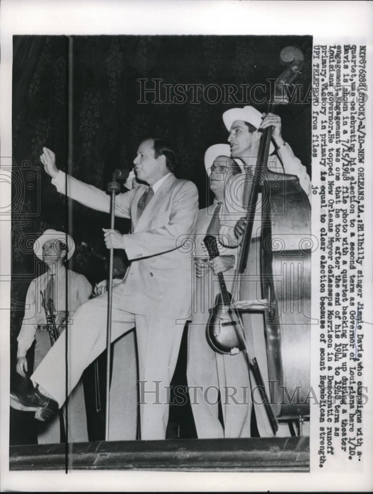 1960 Press Photo Hillbilly Singer Jimmie Davis celebrates his election as Gov. - Historic Images