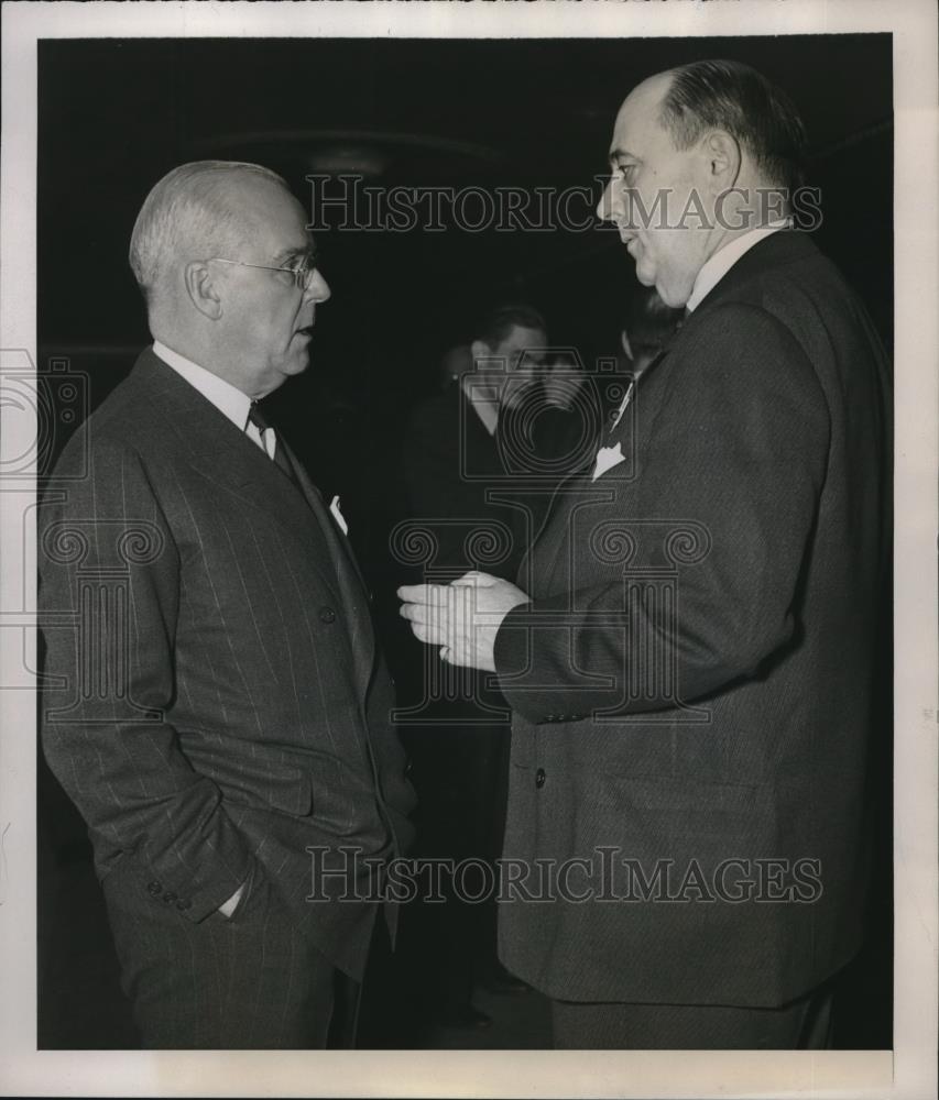 1939 Press Photo Two men at the Congress of American Industry in New York City - Historic Images