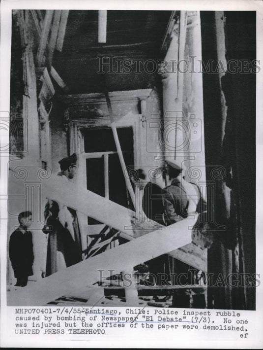 1955 Press Photo Police Investigate Bombing Of "El Debate" Newspaper Office - Historic Images
