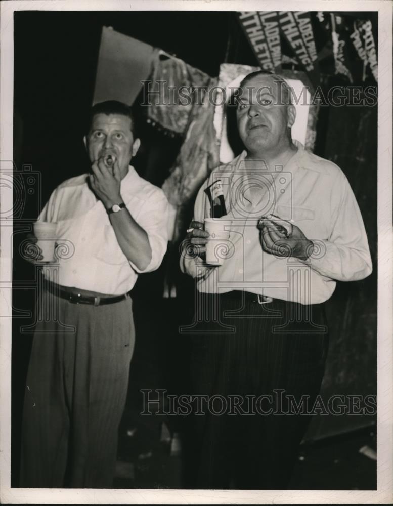 1949 Press Photo John Jozsa & Jerry McCarthey Watching Philadelphia Athletics - Historic Images
