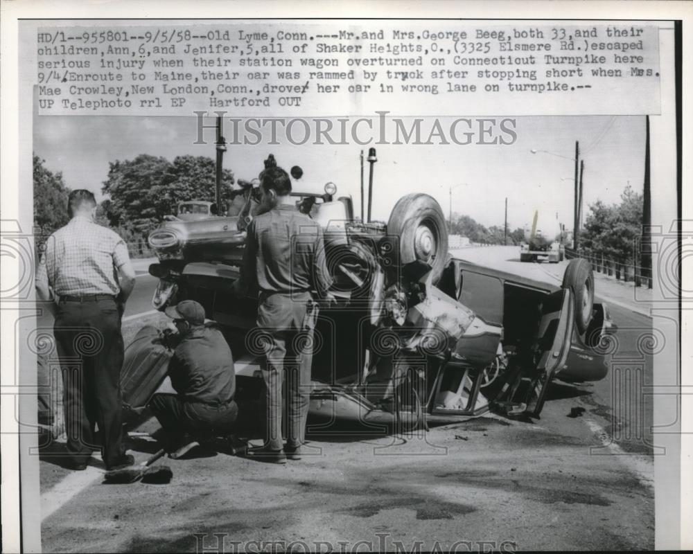 1958 Press Photo Car ridden by Mr &amp; Mrs George &amp; their children Ann &amp; Jeniffer - Historic Images