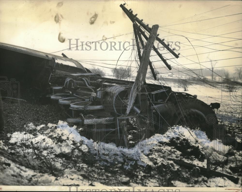 1936 Press Photo South Express train derailed along New York Central tracks - Historic Images