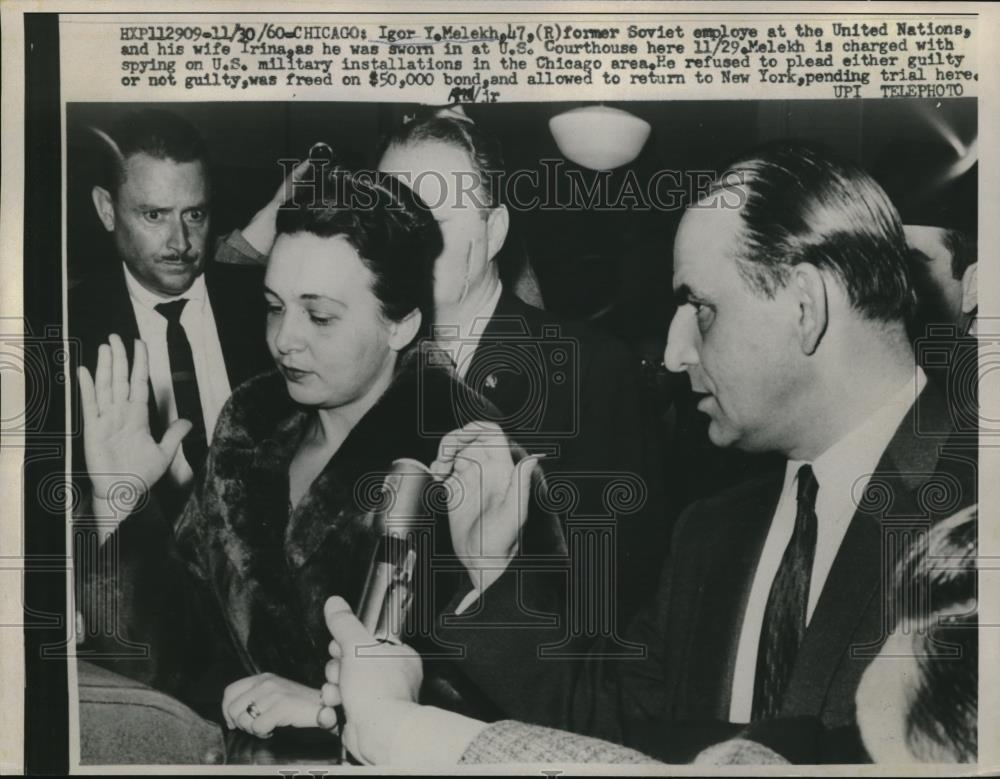 1960 Press Photo Russia&#39;s Igor Melekh with Wife Sworn in at Chicago Hearing - Historic Images