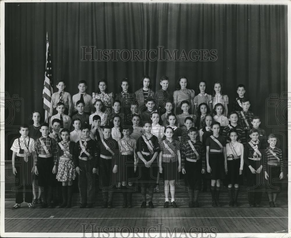 1941 Press Photo Group of children during United Nations Day presentation - Historic Images