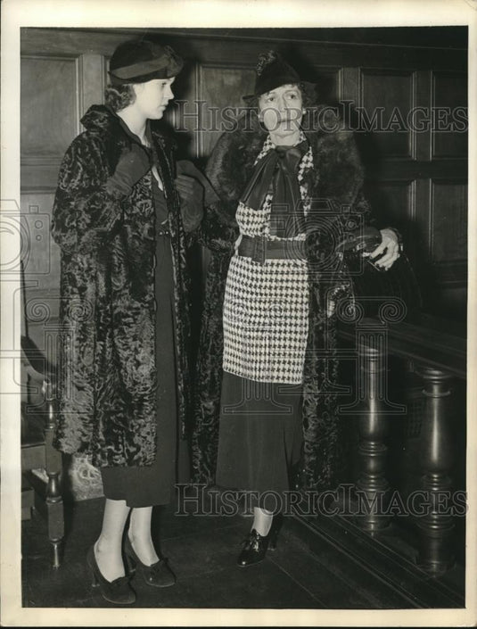 1935 Press Photo Mrs Crobin Wright & 13 Year Old Daughter Seeking Custody of Her - Historic Images