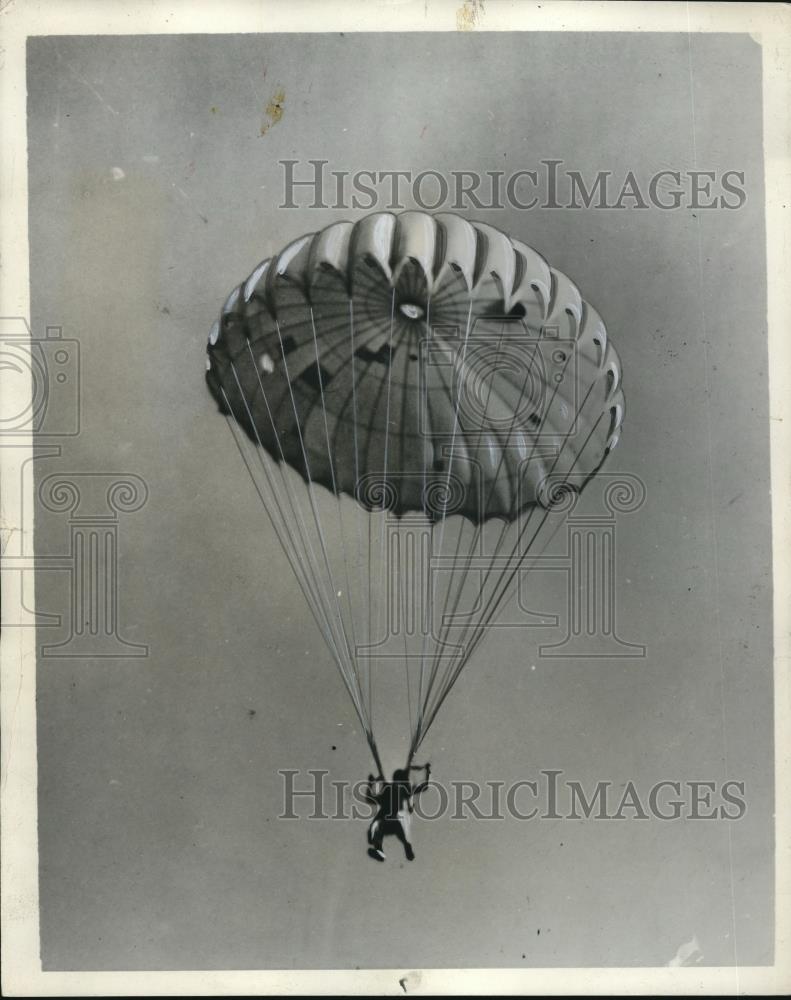 1931 Press Photo R.B. Taylor, Former Navy Parachute Tester - Historic Images