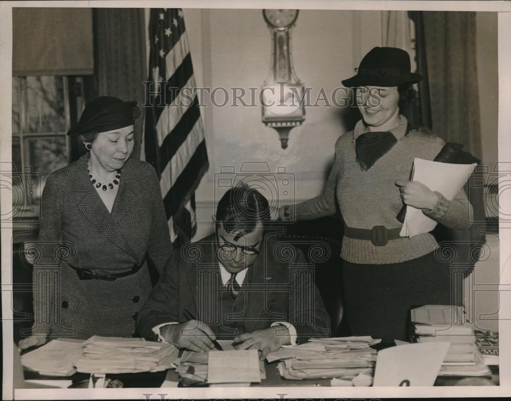 1936 Press Photo Mrs. Harvey Edwards, Mayor LaGuardia, Miss Lucille Buchanan - Historic Images