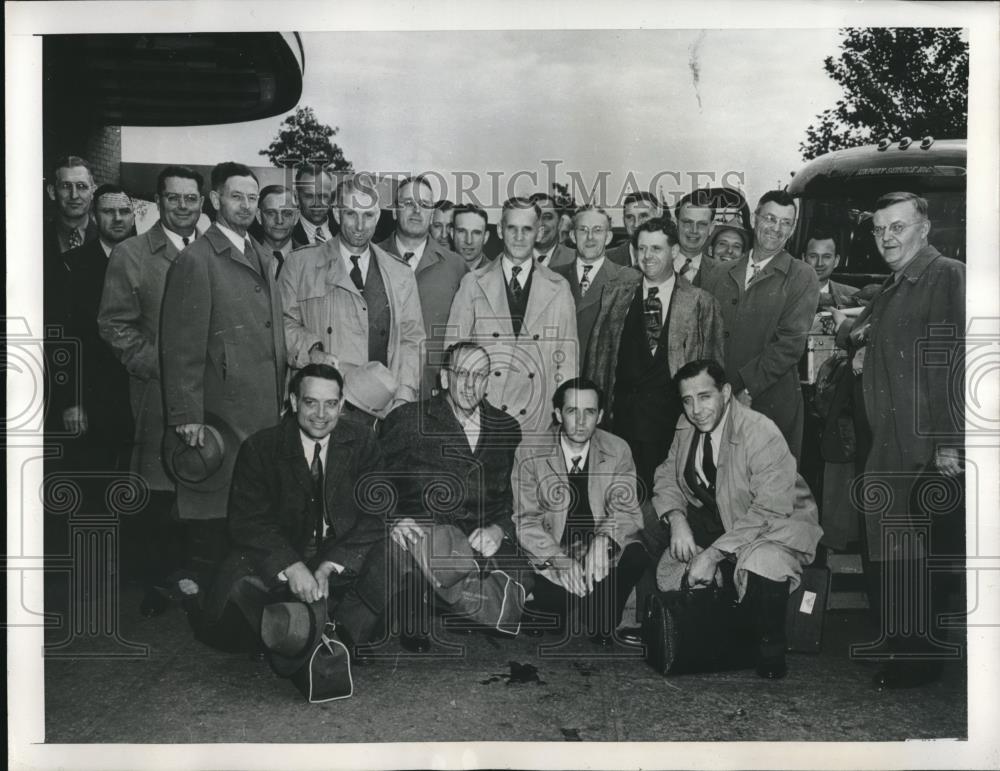 1947 Press Photo Members Of Iowa Farm Bureau Arrive In New York - Historic Images