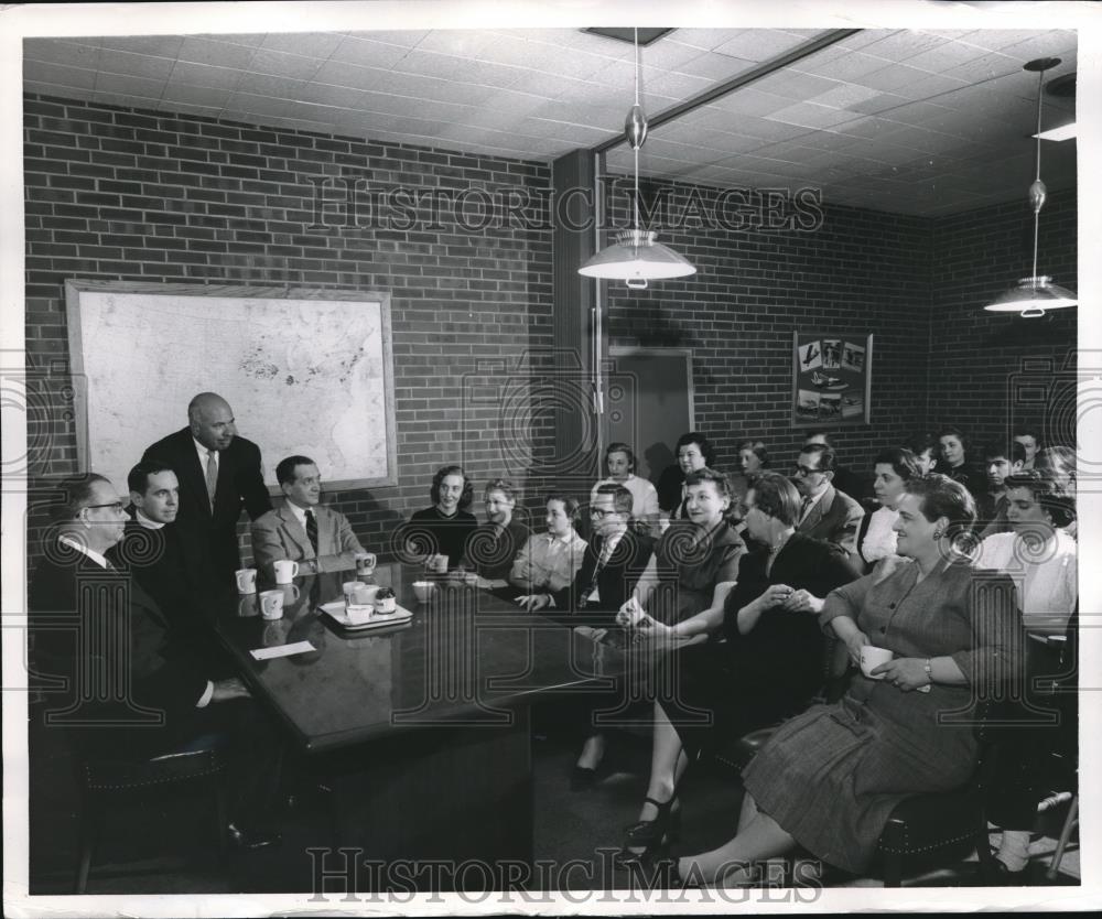 1957 Press Photo Employees of King Korn Stamp Co. in Chicago at coffee break - Historic Images