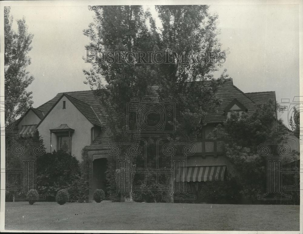 1931 Press Photo Outside the house of the late millionaire Leo Bergin - Historic Images