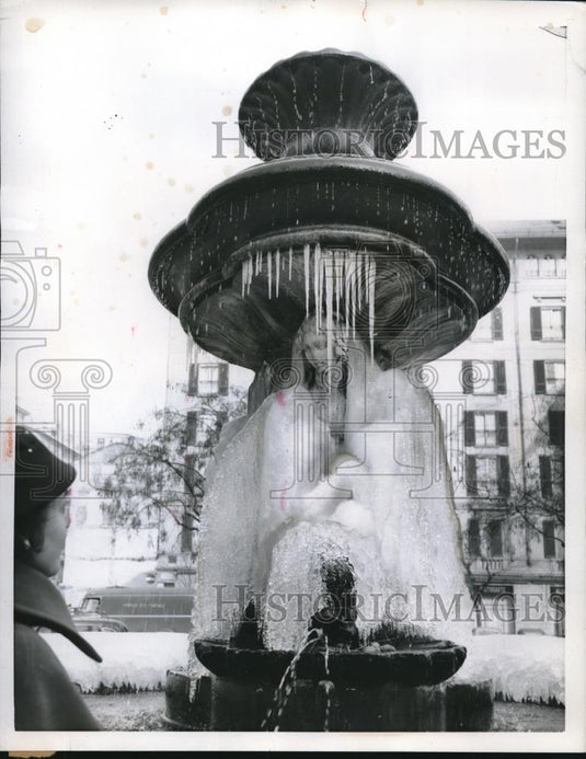 1956 Press Photo Fountain Milan Italy - Historic Images