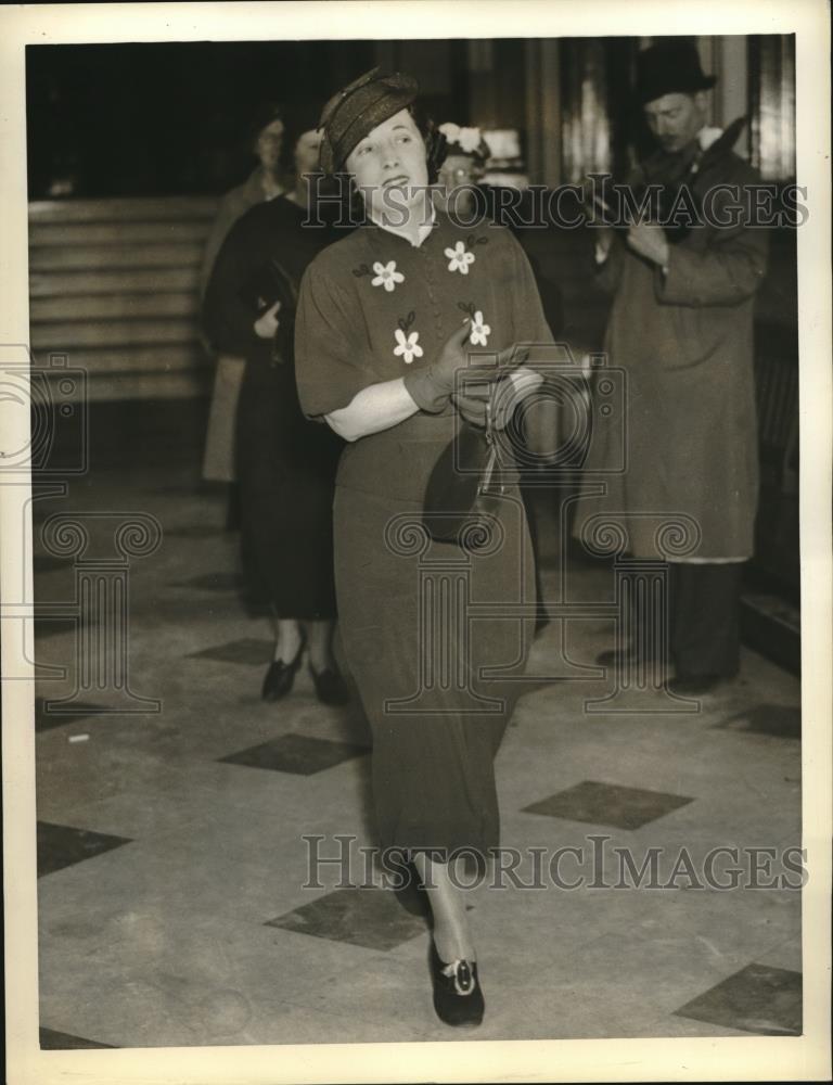 1936 Press Photo Mrs Louise Jaques Suit Against Her Husband Henry Jaques - Historic Images