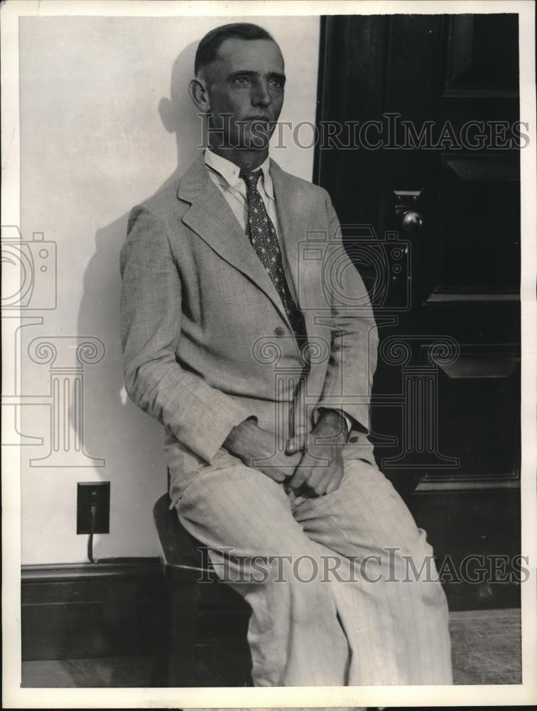 1949 Press Photo Fred Coleman Testifies On Threat His Family Received - Historic Images