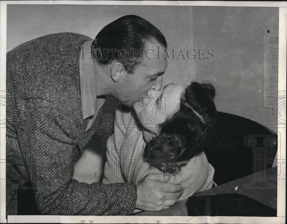 1941 Press Photo JJ &amp; Adele Murphy, as he goes to jail for bribe taking - Historic Images