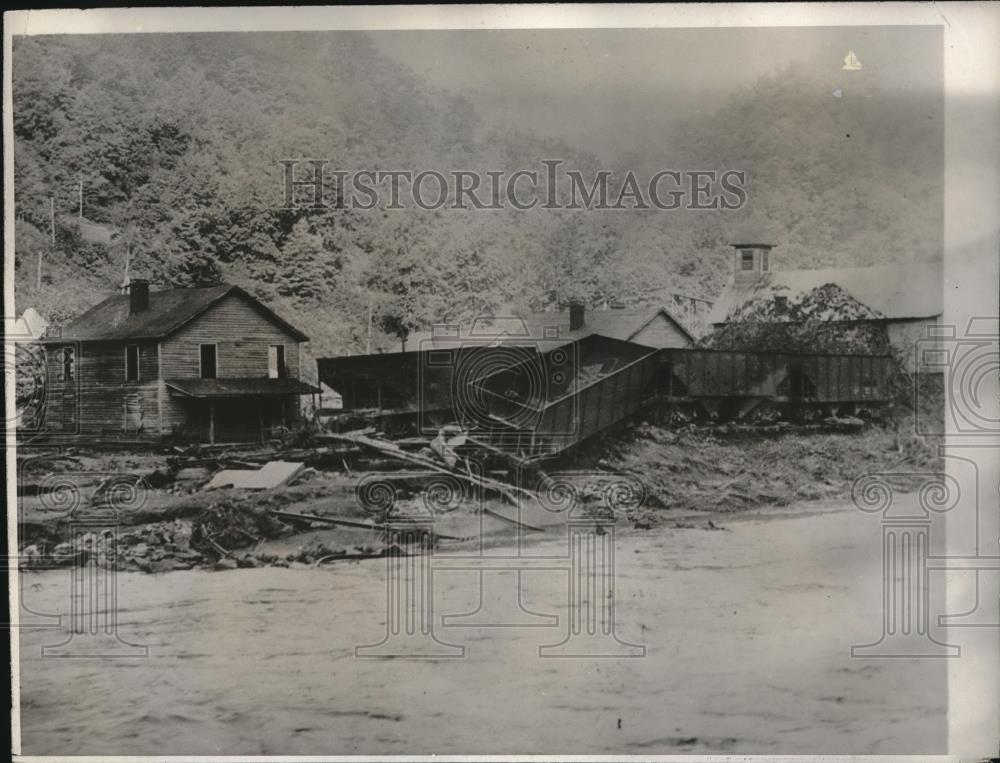 1932 Press Photo Wreckage caused by flooding along Painter Creek, West Virginia - Historic Images