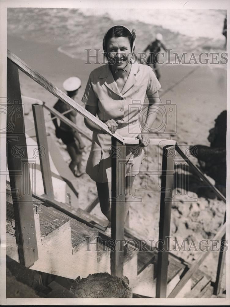 1939 Press Photo Palm Beach, Fla. Mrs William Wetherbee Jr at beach - Historic Images