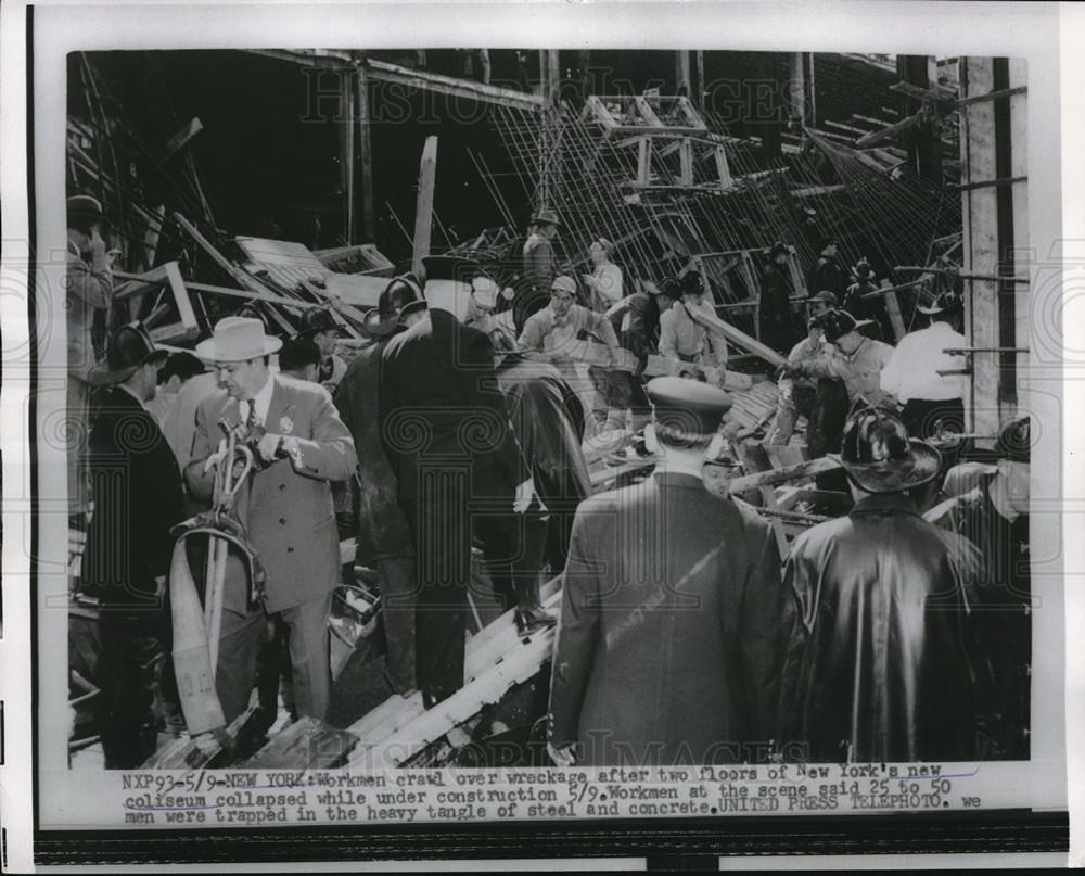 1955 Press Photo Rescue work at NYC collapse of construction on Coliseum - Historic Images