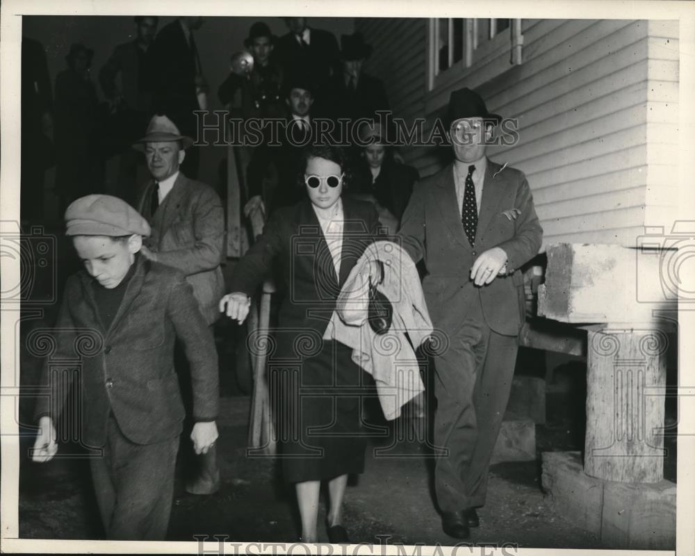 1937 Press Photo Mrs. Gertrude Truner and Son Robert Tufor Survive Yacht Slaying - Historic Images