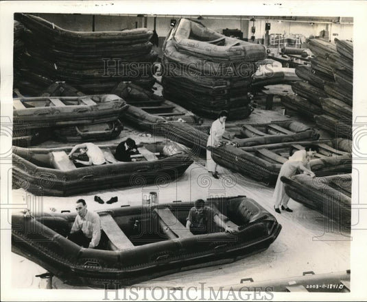 1942 Press Photo Assualt Boats for United States Marines made by Goodyear - Historic Images