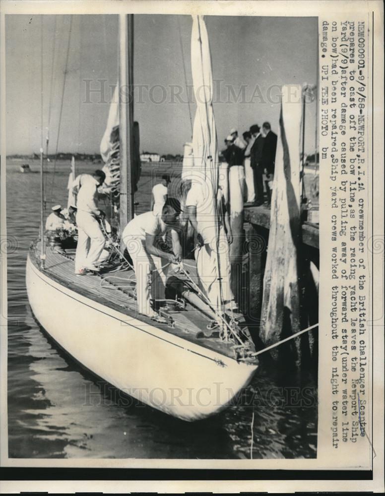 1958 Press Photo Crew Member Of The British Challenger Sceptre Prepares Cast Off - Historic Images