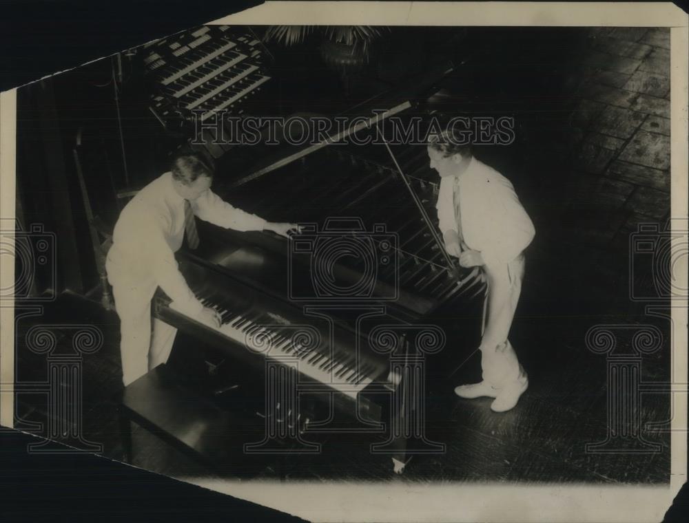 1925 Press Photo Two Men Looking Over a Piano - Historic Images