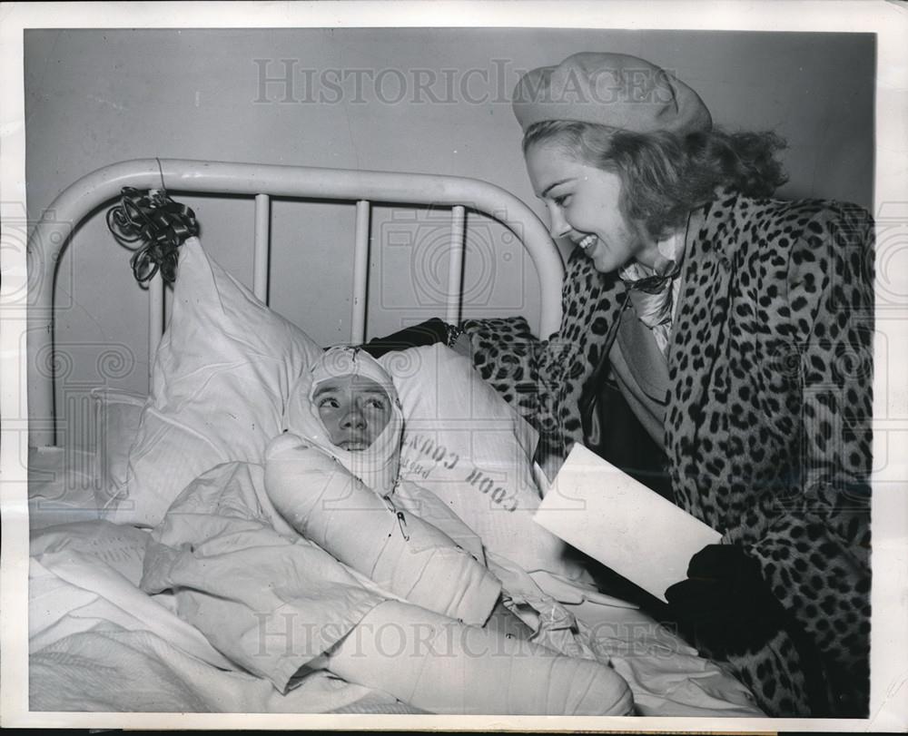 1949 Press Photo Roberta mason Maria Stohmeier of Philadelphia - Historic Images