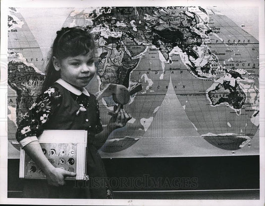 1967 Press Photo Second Grader Patricia Mullins Studies Artifacts - Historic Images