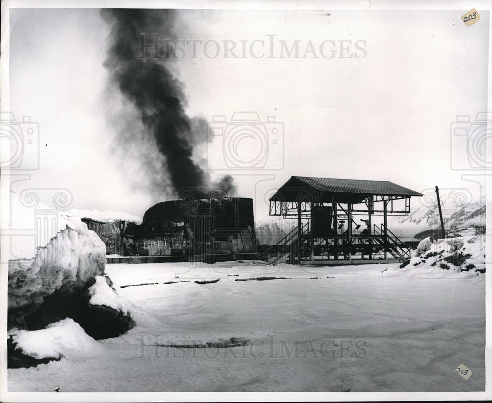 1965 Press Photo Bulk Fuel Tank Farm On Fire for Days After Earthquake in Alaska - Historic Images