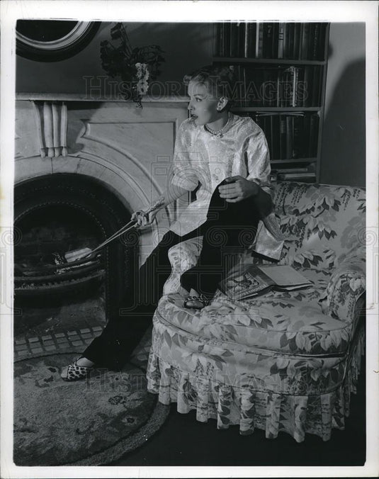1969 Press Photo Young Woman Model In Front of Fireplace Display - Historic Images
