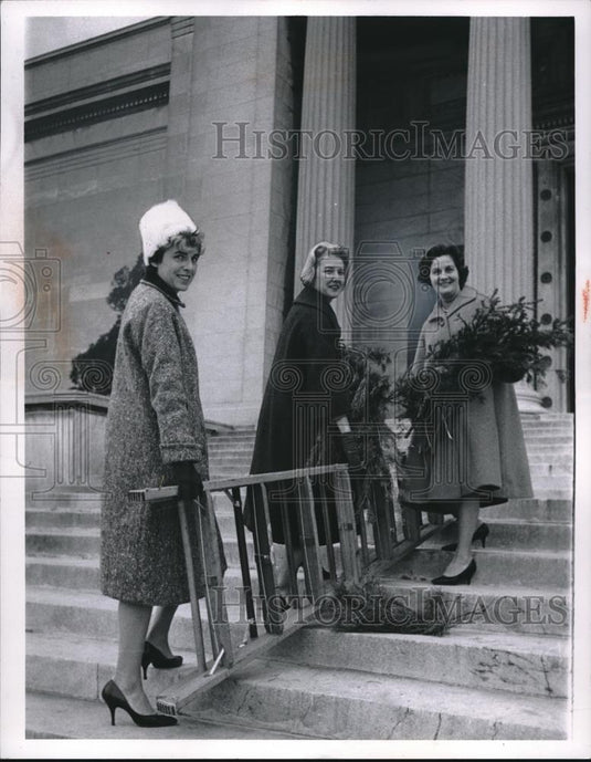 1961 Press Photo Mrs. Brooks Jones Mrs David Grund and Mrs. Edmund Sylvester - Historic Images