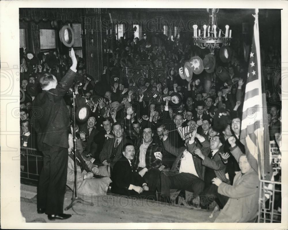 1941 Press Photo Director Howard Curtis Announcing Strike Settlement - Historic Images