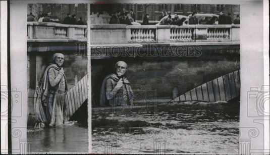 1955 Press Photo Statue Zouave Measure Flood Waters in Point de l'Alma in Paris - Historic Images