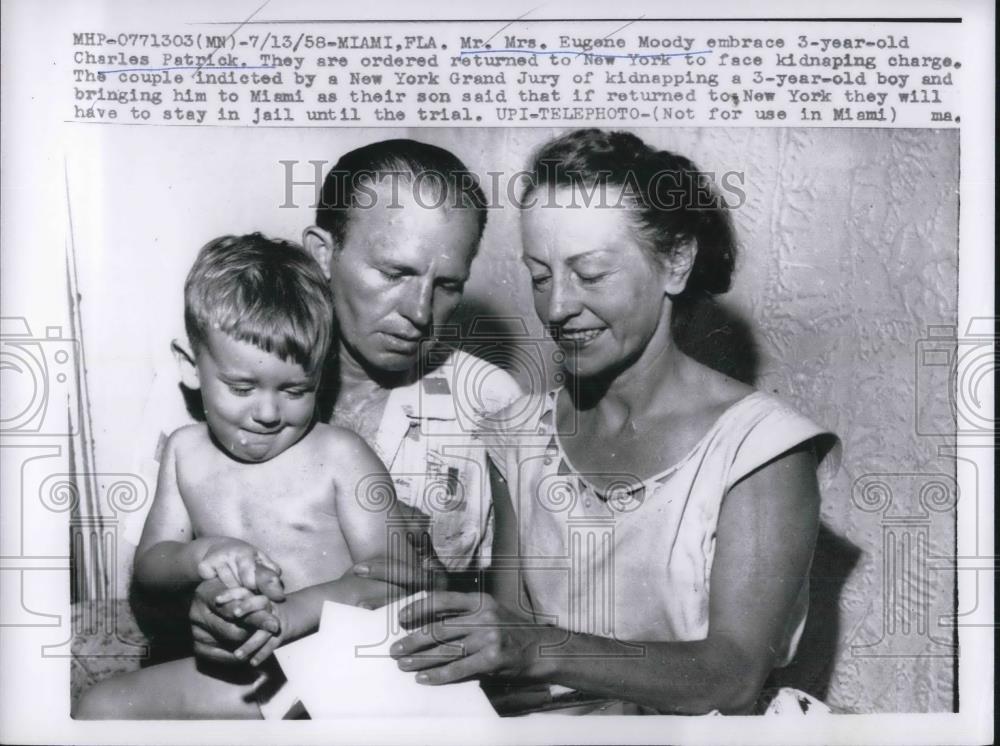 1958 Press Photo Miami, Fla, Mr 7 Mrs Eugene Moody &amp; son Charles, kidnap charge - Historic Images