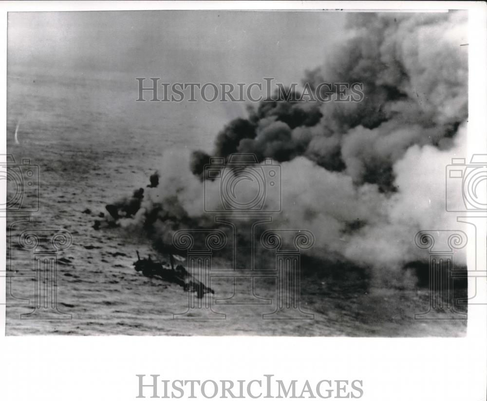 1967 Press Photo American Tanker Torrey Canyon Bombed by British 7 Stones Reef - Historic Images