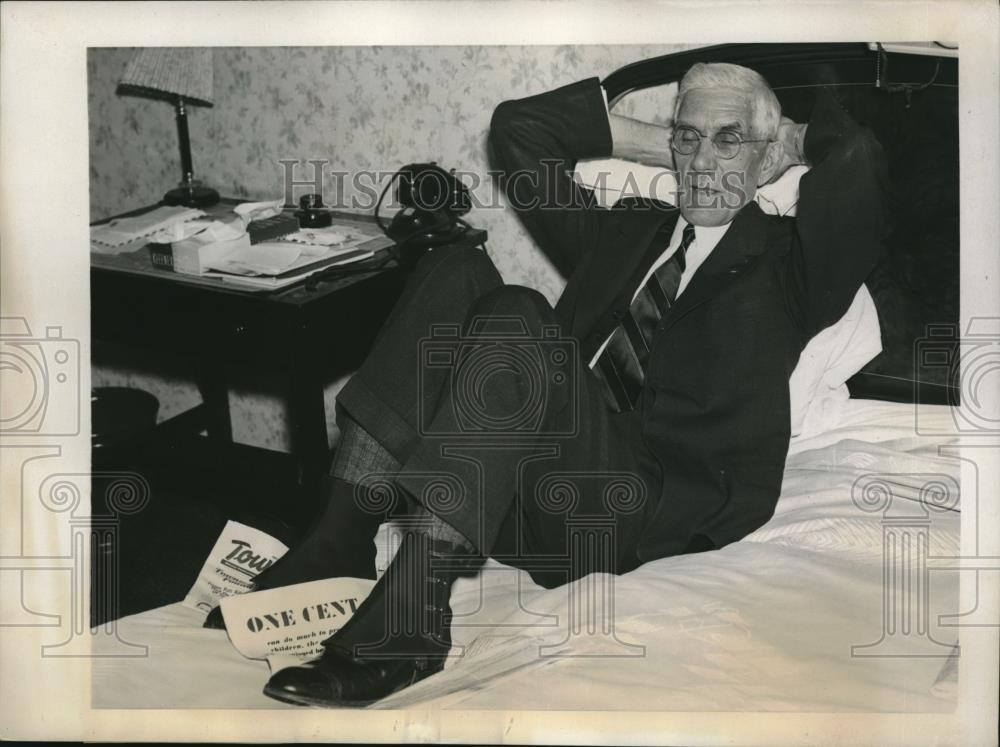 1939 Press Photo Dr. Francis Townsend in Hotel Room in Washington - neb92740 - Historic Images