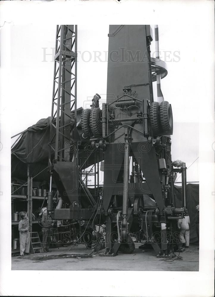 1959 Press Photo Military Missile Mobile Launcher ICBM Model - Historic Images