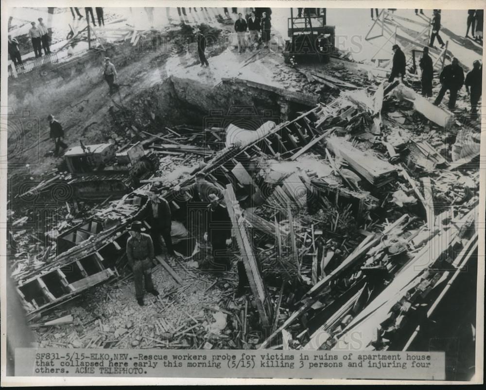 1947 Press Photo rescuers search collapsed apartment bldg., Elko, NV - Historic Images