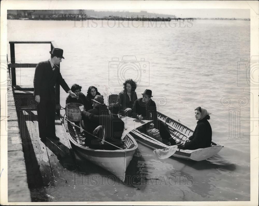 1925 Press Photo Alexander Donny Weiss Launches First Boat at Edgewater Park - Historic Images