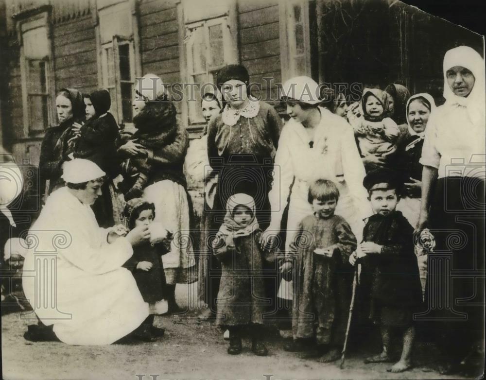 1921 Press Photo America means hope to children in Eastern, Central Europe - Historic Images
