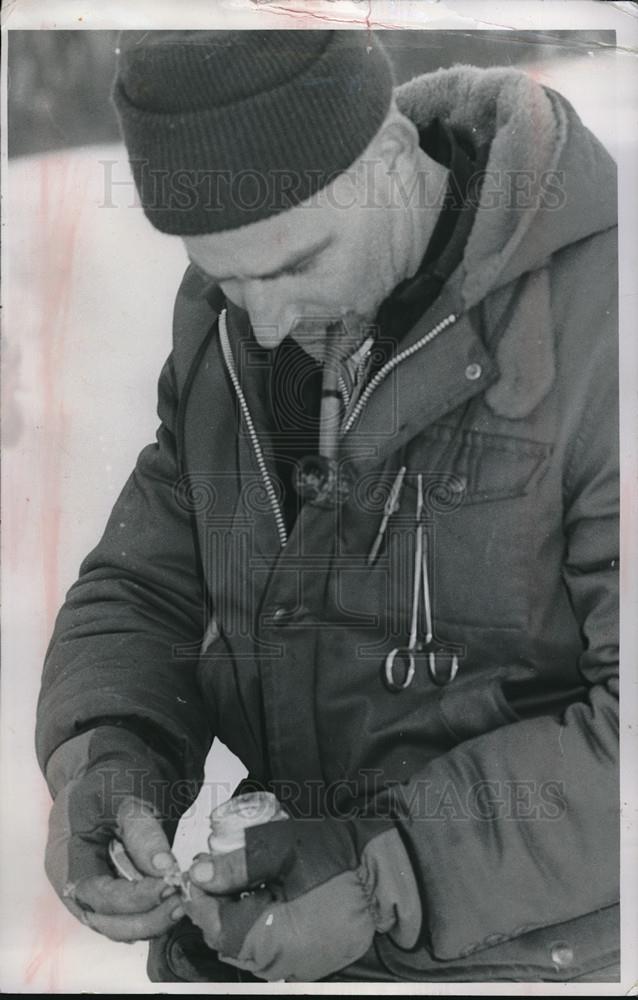 1968 Press Photo Bernie Pulak Willoughby Ohio Ice Fishing - Historic Images