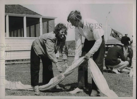 1936 Press Photo Barbara Winlock & Dudley Lanson in Junior Yacht Competition - Historic Images