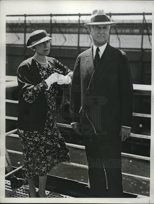 1934 Press Photo Admiral David Sellers & wife aboard SS Washington in NY - Historic Images