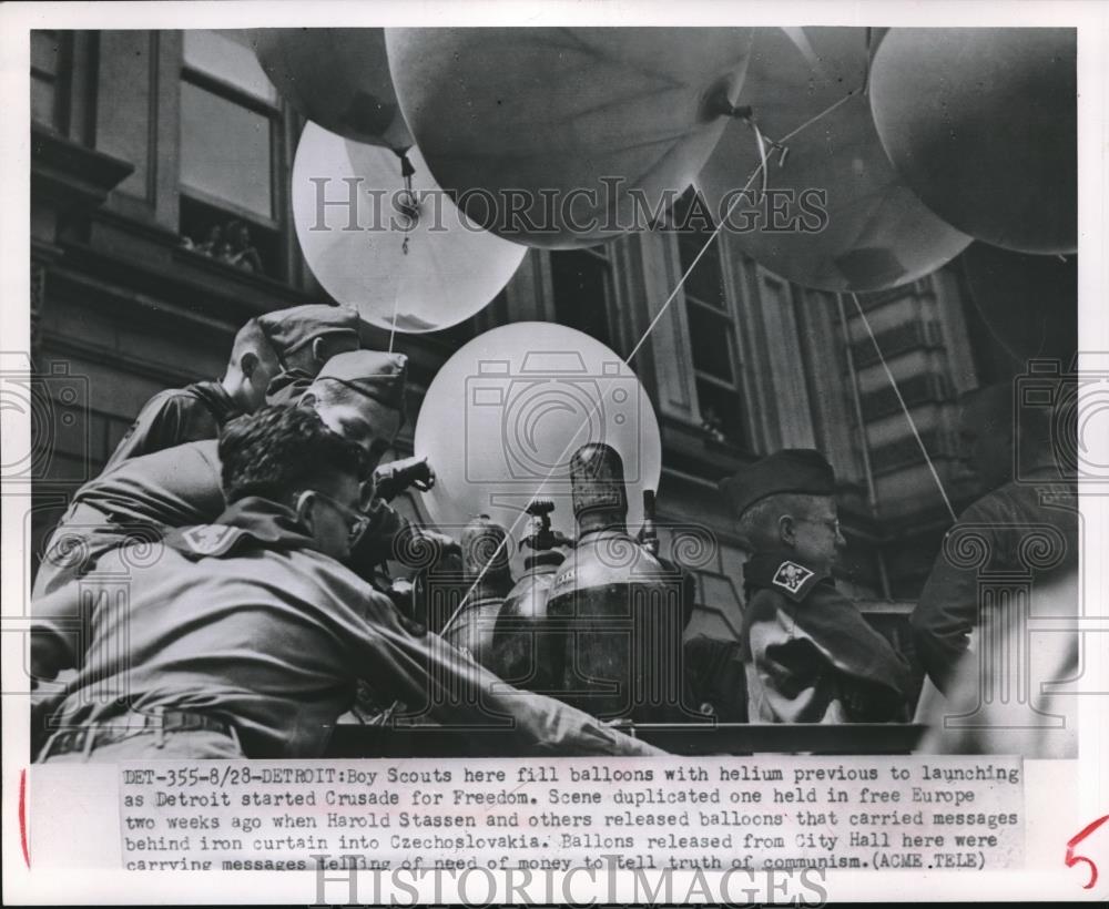 1951 Press Photo Boy Scouts Prepare Helium Balloons For Crusade For Freedom - Historic Images