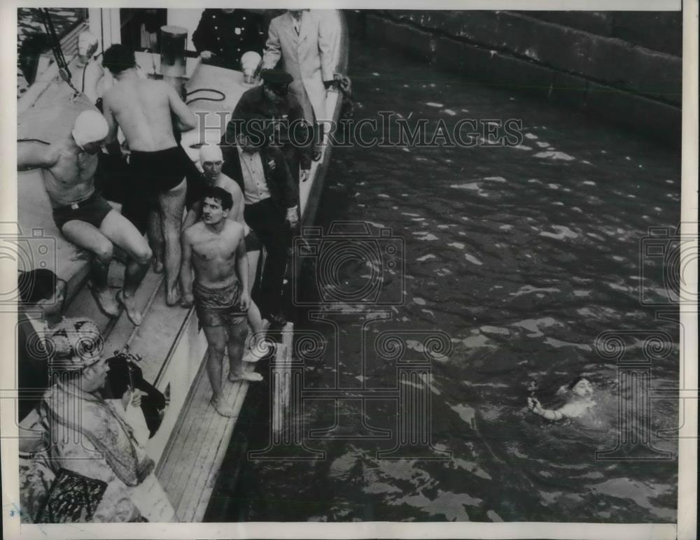1948 Press Photo Constantino Katteakos & cross for baptisim in NYC - neb91700 - Historic Images