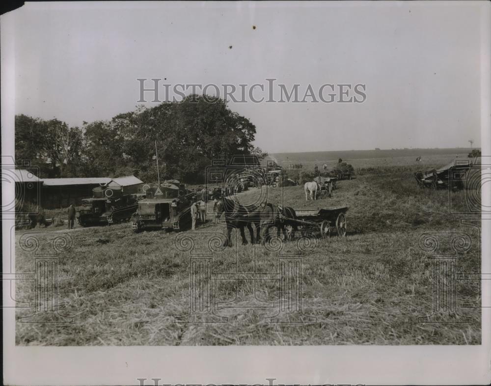 1931 Press Photo Mechanized Army on maneuvers at Balmoral in England - Historic Images