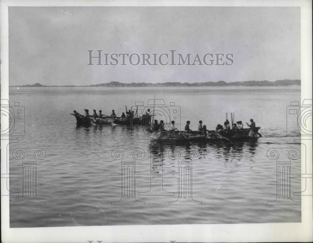 1941 Press Photo Skinboats In A Greenland Fjord - Historic Images